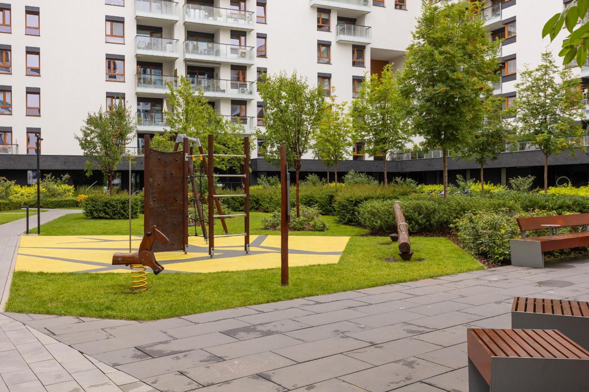 Apartment Zoliborz Artystyczny With Parking By Renters